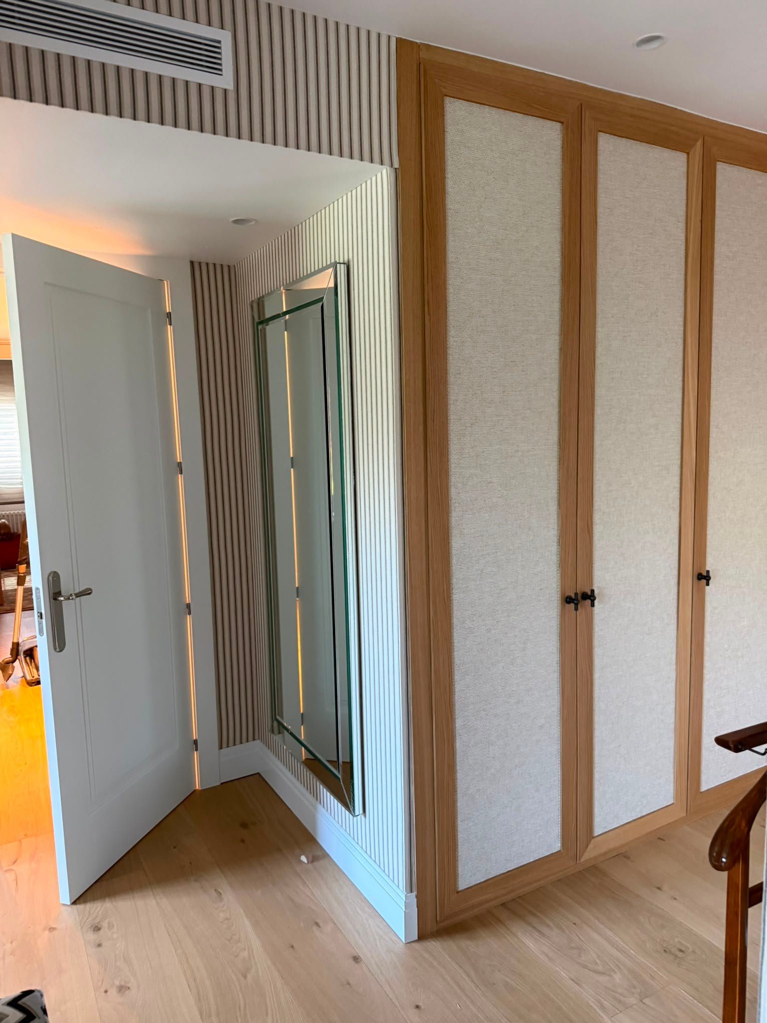 Mueble tapizado a medida - resultado 2