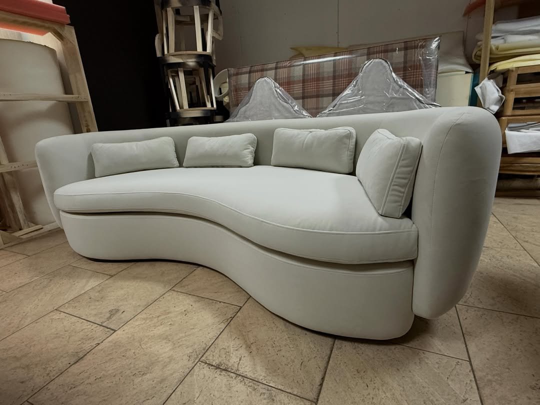Fabricación de sofá curvo sobre plano